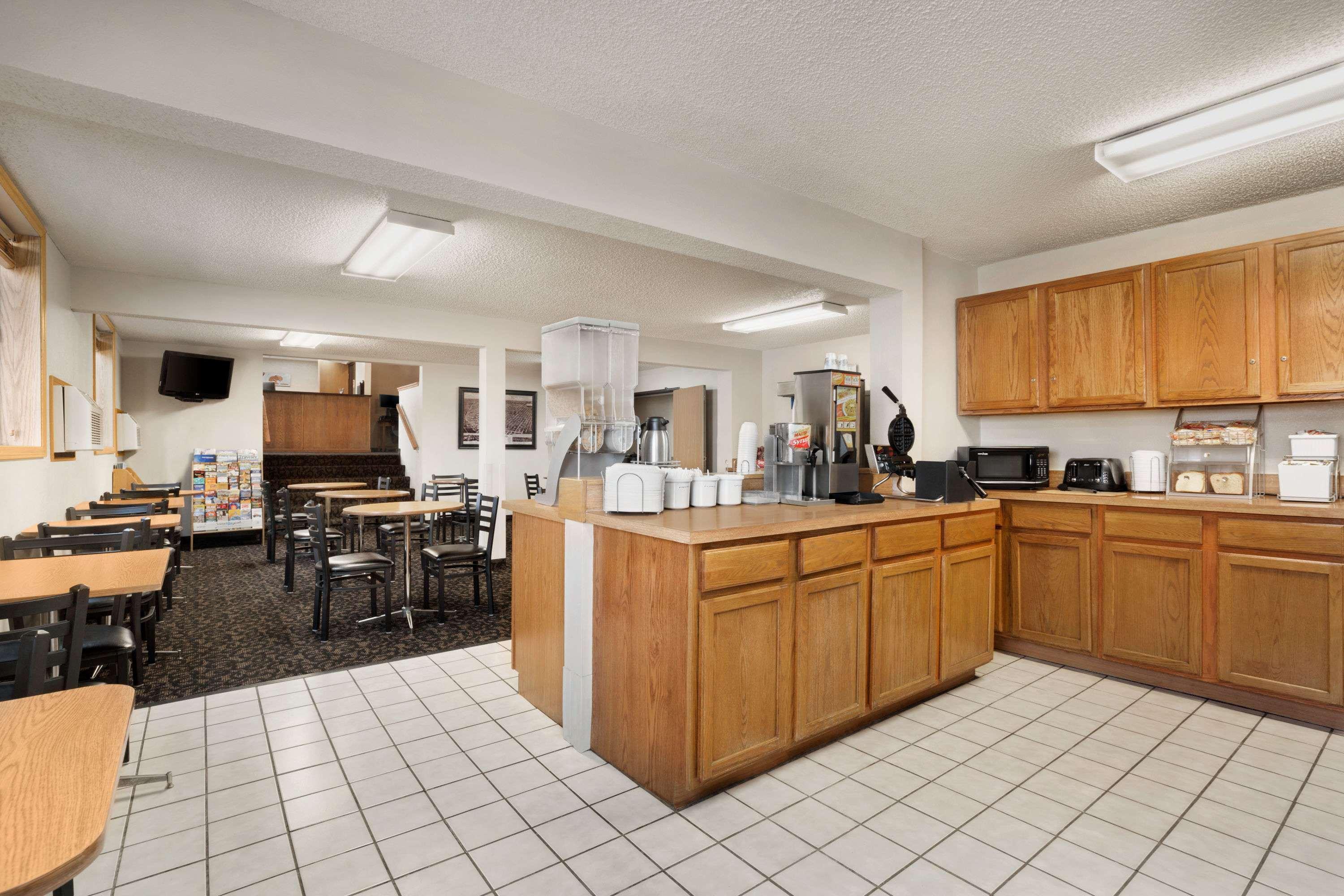 Hotel Super 8 By Wyndham Lincoln North Esterno foto