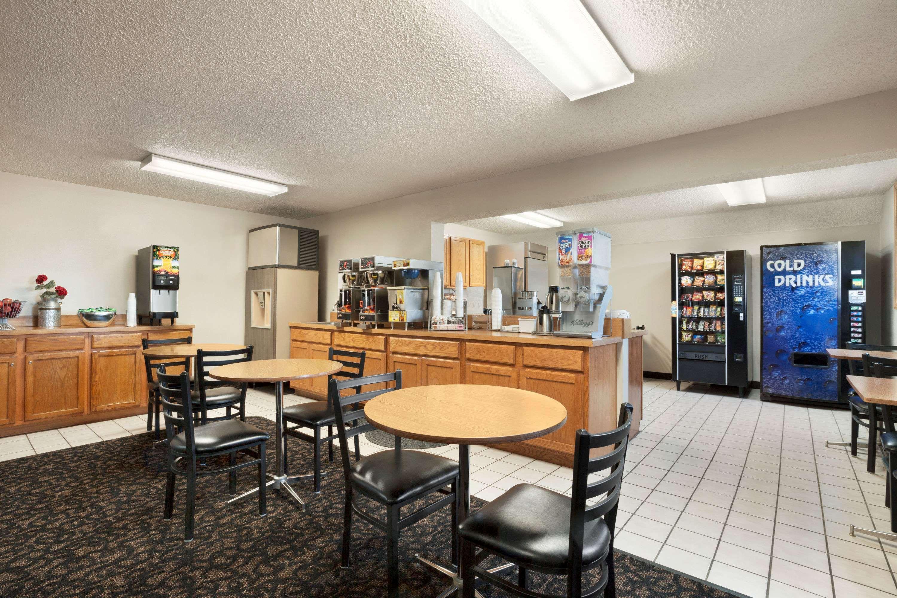 Hotel Super 8 By Wyndham Lincoln North Esterno foto