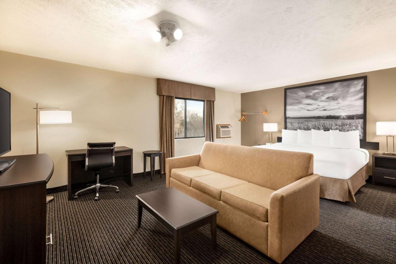 Hotel Super 8 By Wyndham Lincoln North Esterno foto