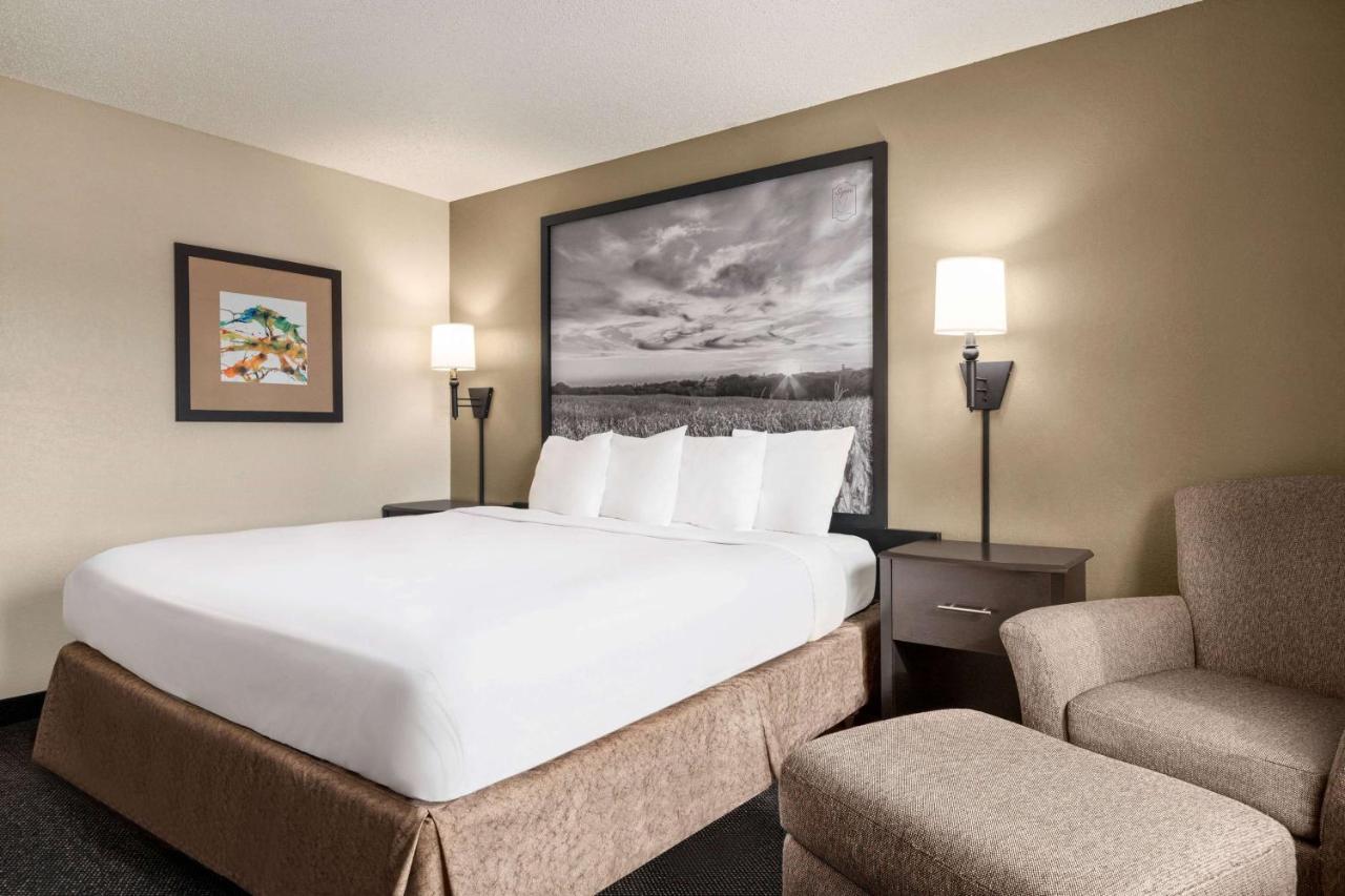 Hotel Super 8 By Wyndham Lincoln North Esterno foto