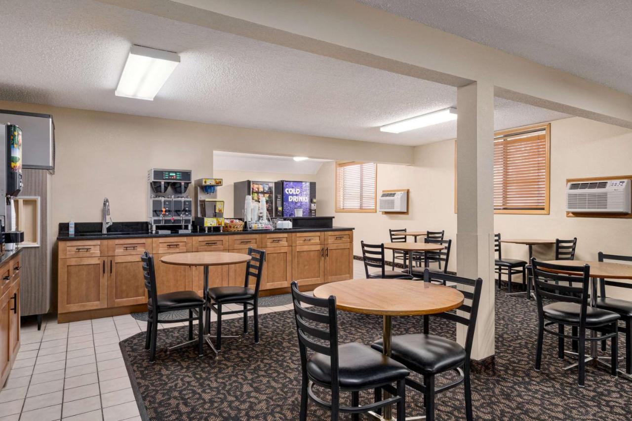 Hotel Super 8 By Wyndham Lincoln North Esterno foto